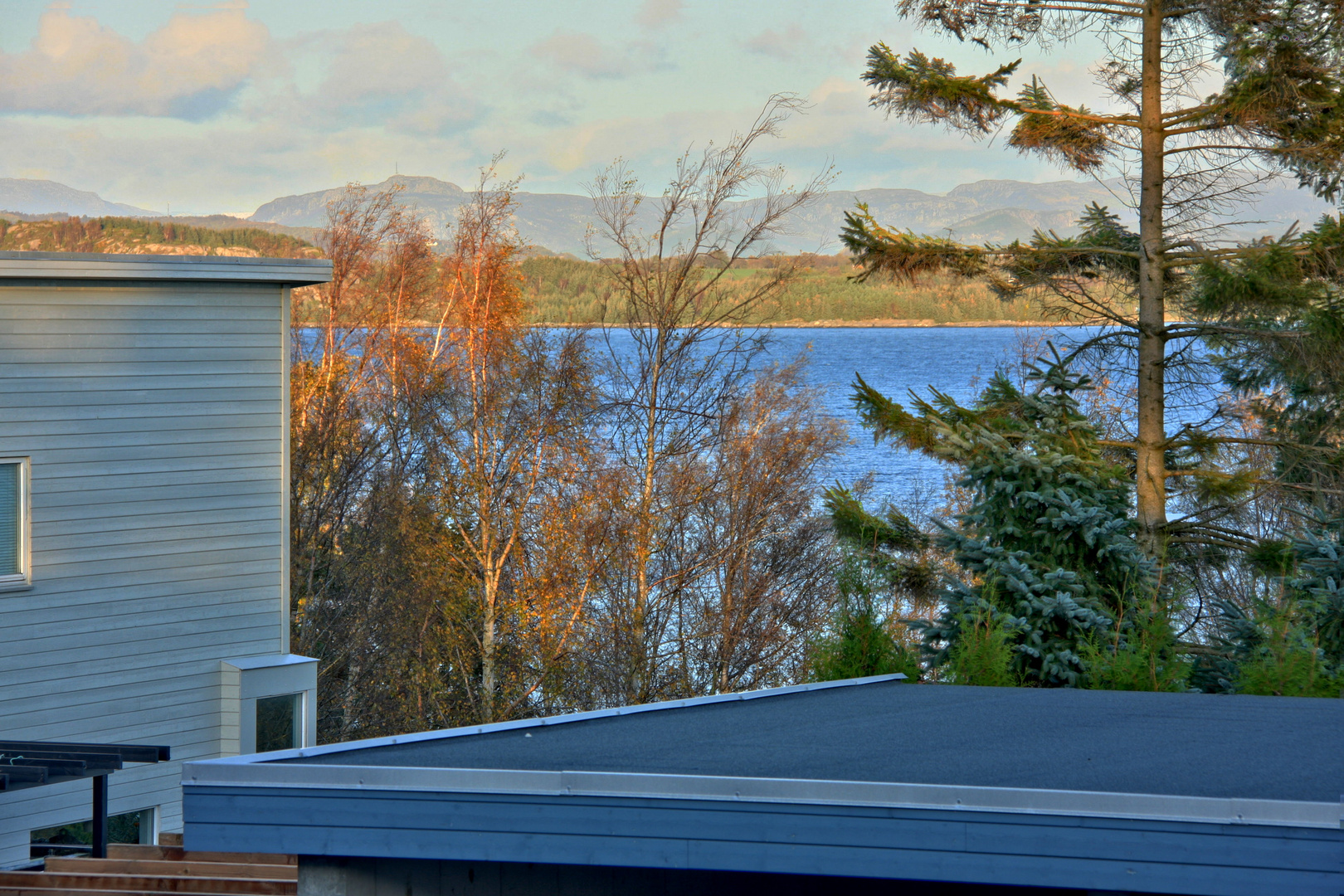 mein erster HDR-Versuch, Blick vom Balkon auf den Fjord