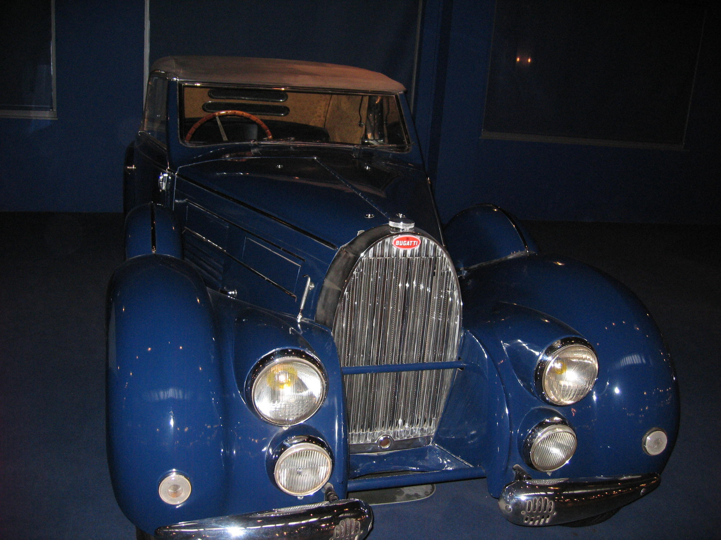 mein Favorit....BUGATTi , ganz in Blau