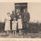 Mein Großvater in Uniform und Familie