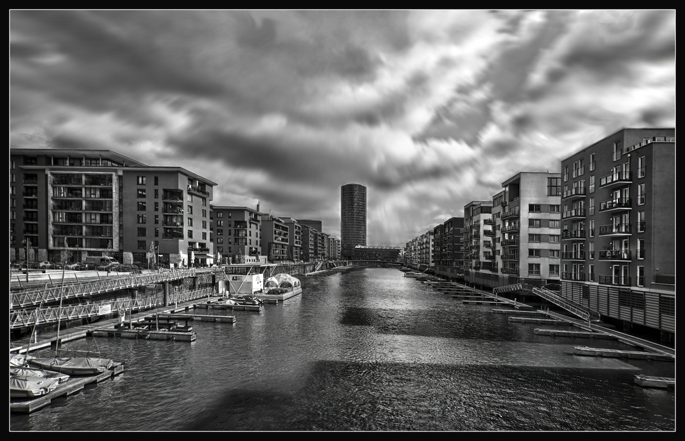Mein Haus, mein Auto, mein Boot …;-) Frankfurt Westhafen ...