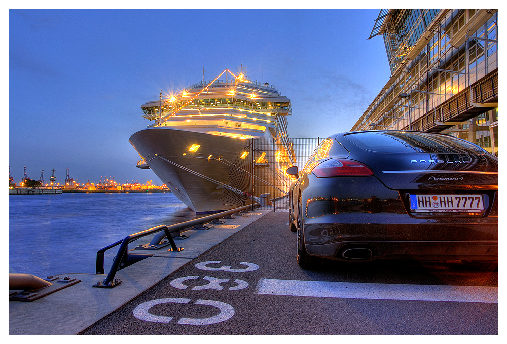 ...mein Haus...mein Boot...mein Auto... Foto & Bild
