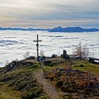 Mein Kraftplatz am Almkreuz überm Nebel