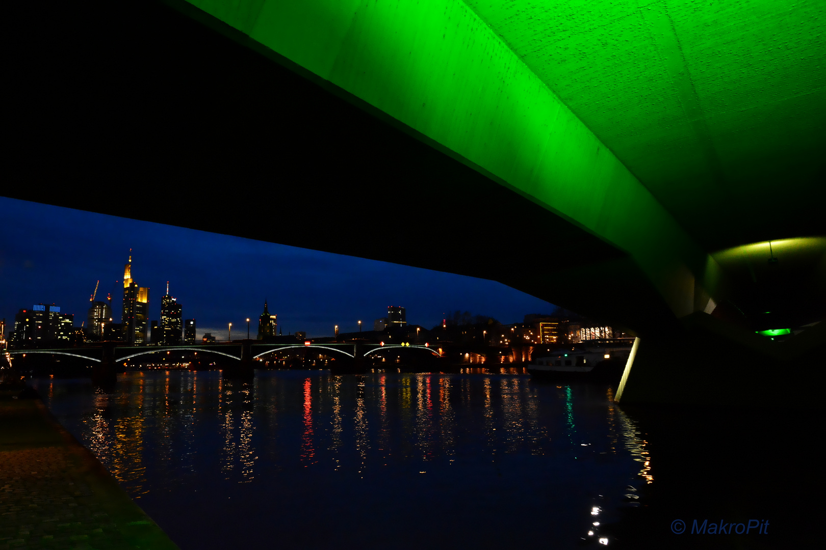 Mein Mainhattan im April 2013 (Flösserbrücke)