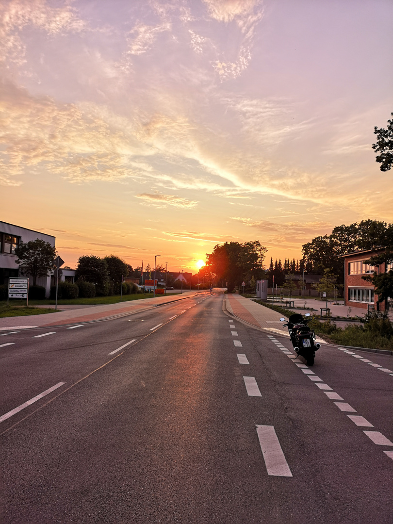 Mein Motorrad  bei Sonnenuntergang