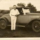 mein Onkel mit seinem Auto um 1935