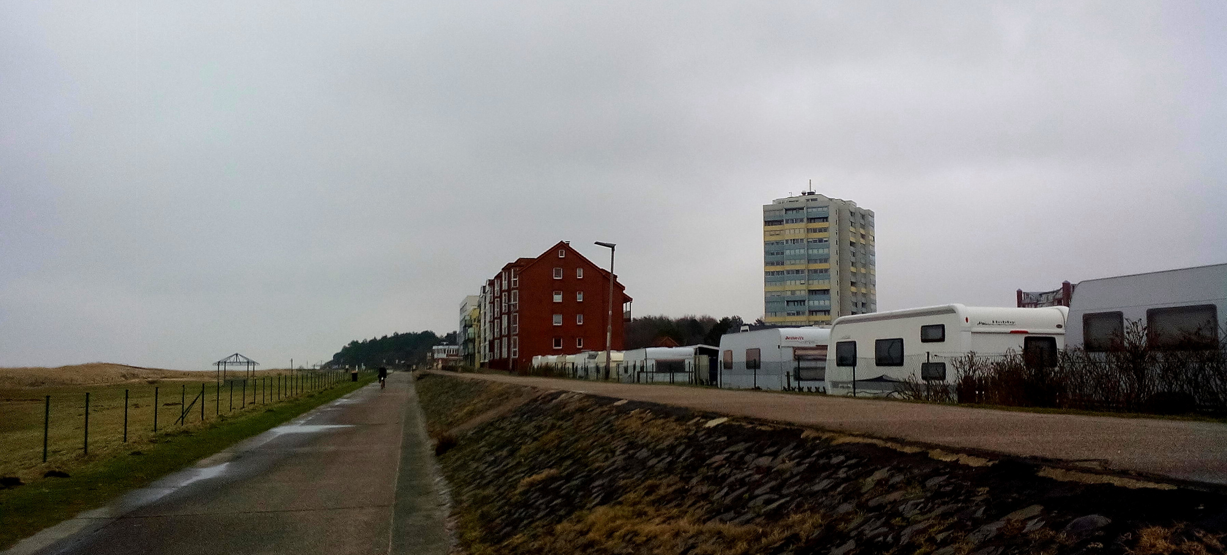 mein Rückweg hinter dem Deich ...