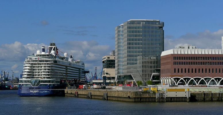 "Mein Schiff 1" am Cruise-Center HafenCity
