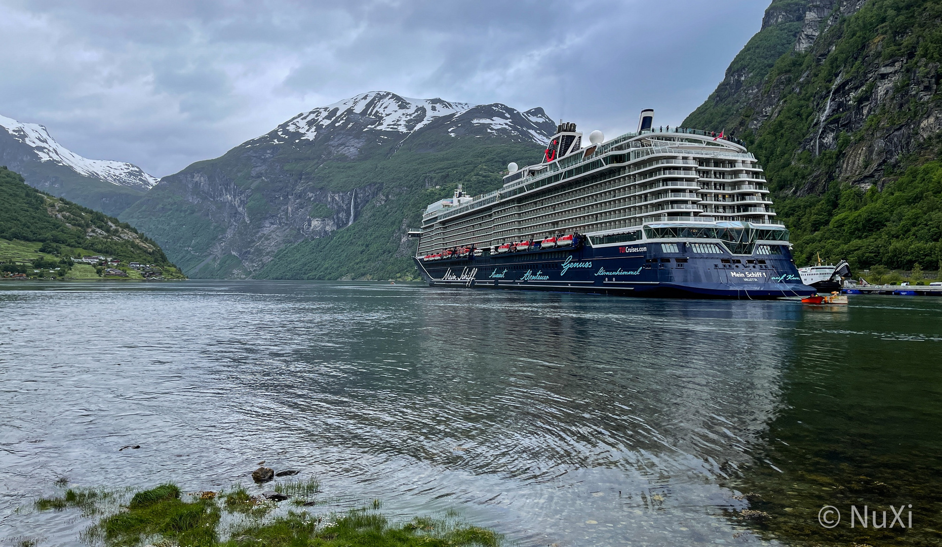 MEIN SCHIFF 1 IM GEIRANGERFJORD 