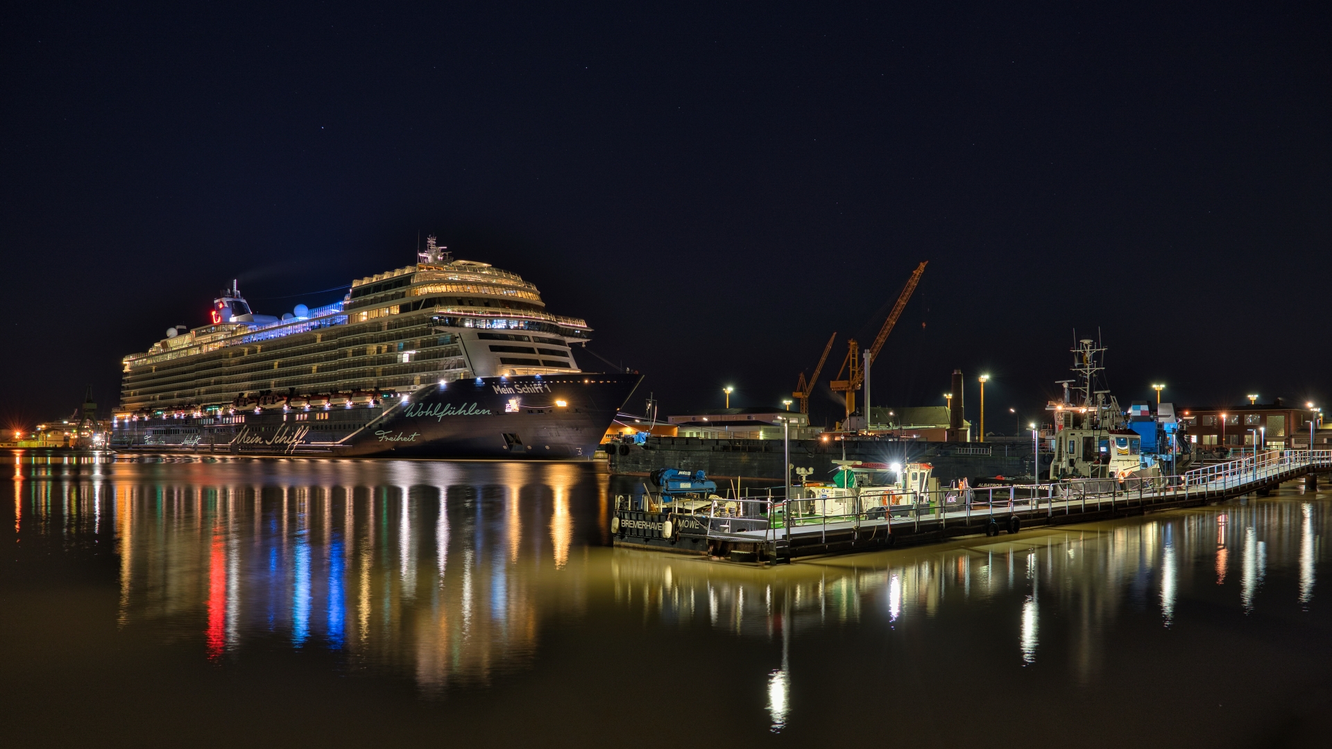 "Mein Schiff 1" im Kaiserhafen von Bremerhaven