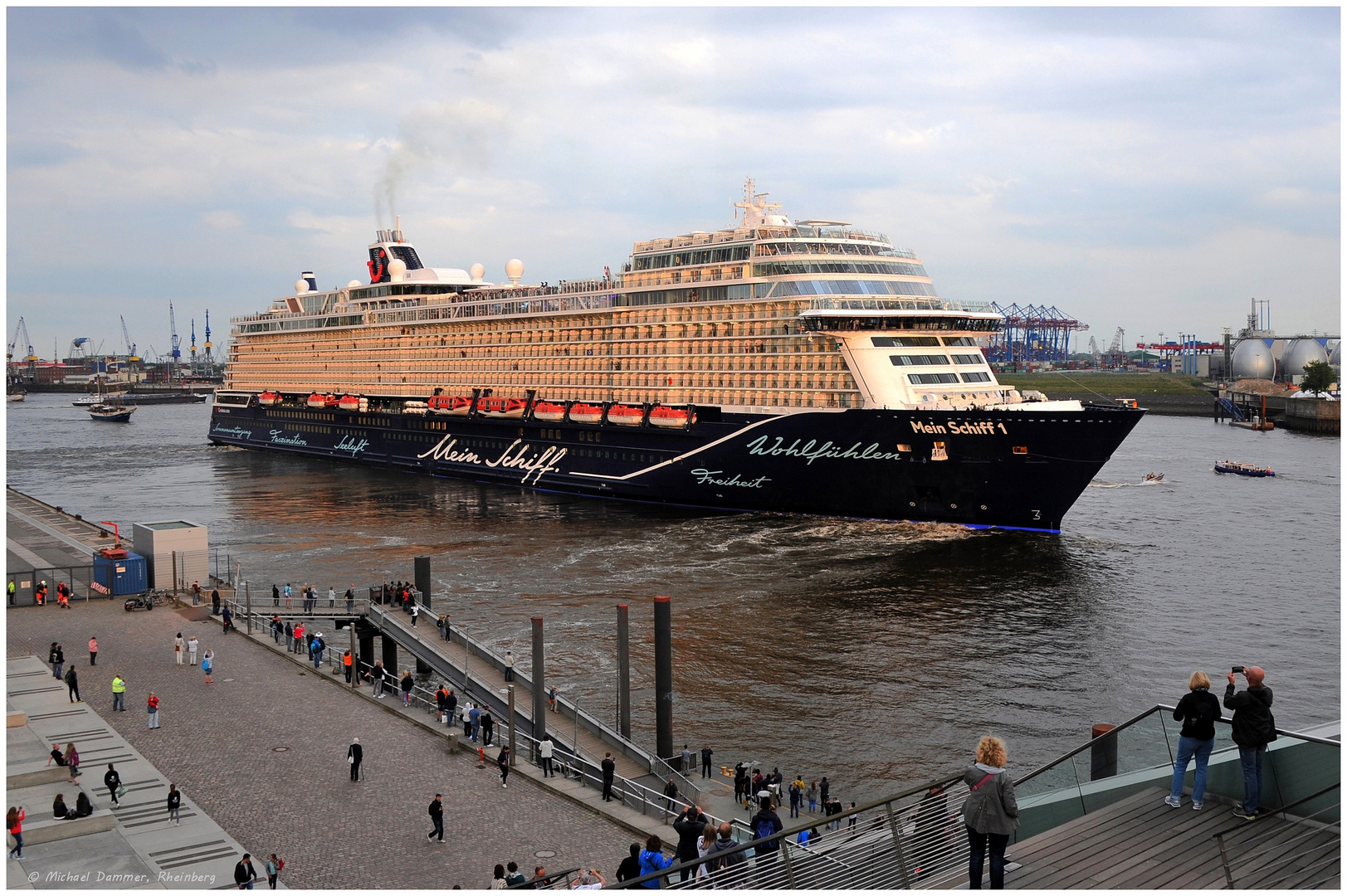 Mein Schiff 1 legt ab