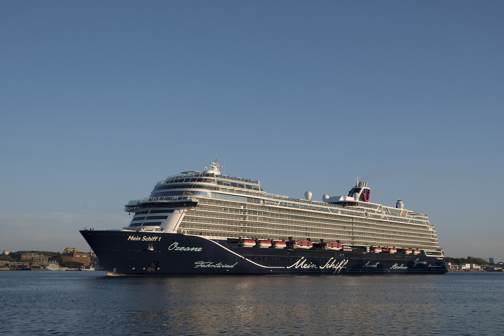 Mein Schiff 1  -  noch ungetauft