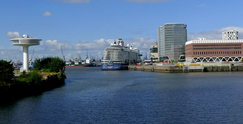 "Mein Schiff 1" und "Lighthouse Zero"