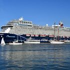 "Mein Schiff 1" verlässt Warnemünde