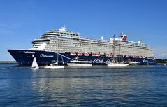 "Mein Schiff 1" verlässt Warnemünde