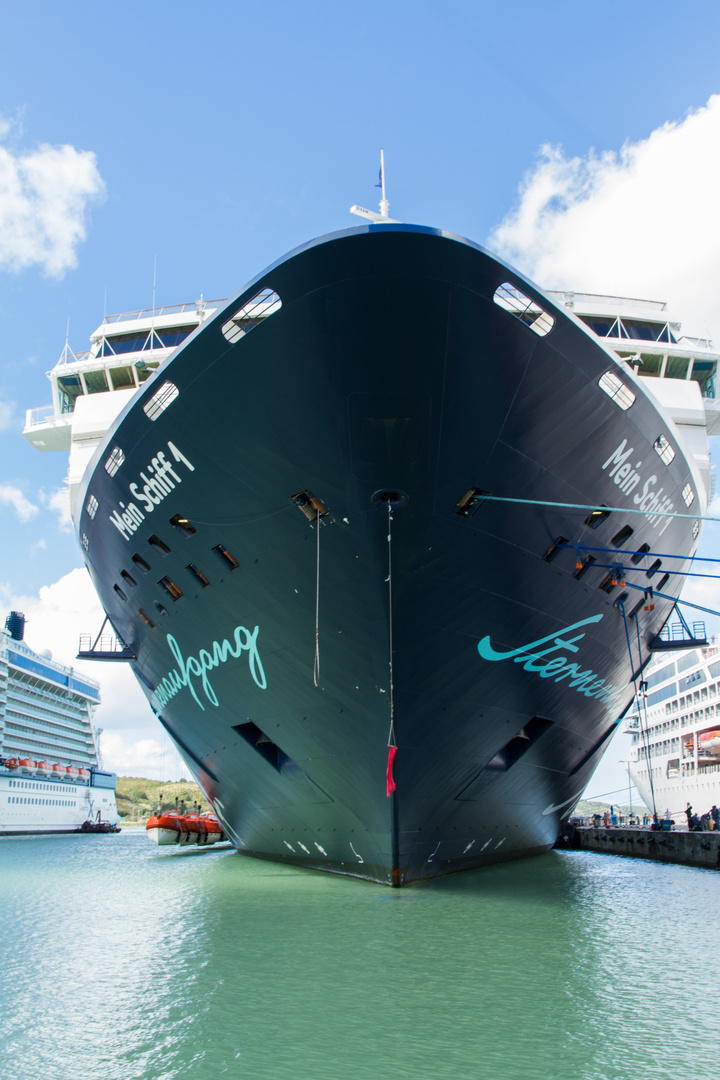 "Mein Schiff 1" von vorne