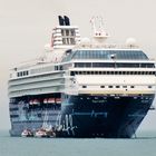 "Mein Schiff 1" vor St. Peter Port /Guernsey