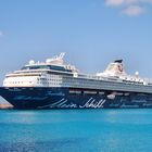 Mein Schiff 2 im Hafen von Barbados