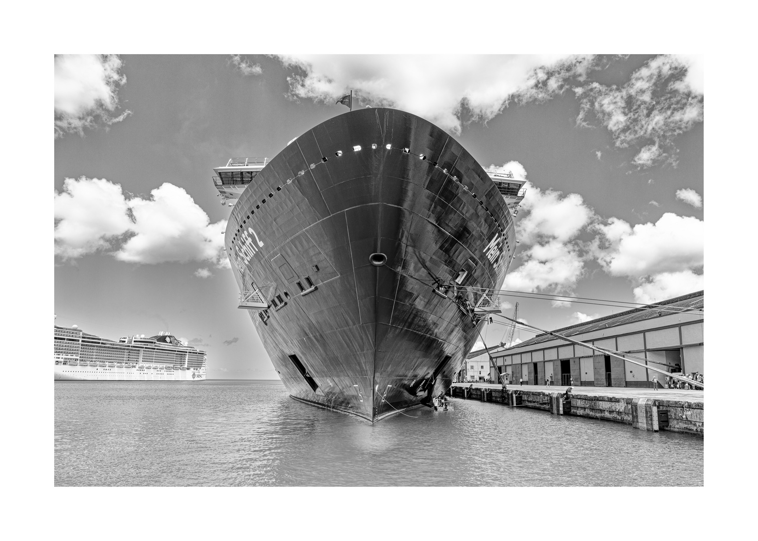 Mein Schiff 2 im Hafen von Bridgetown, Barbados