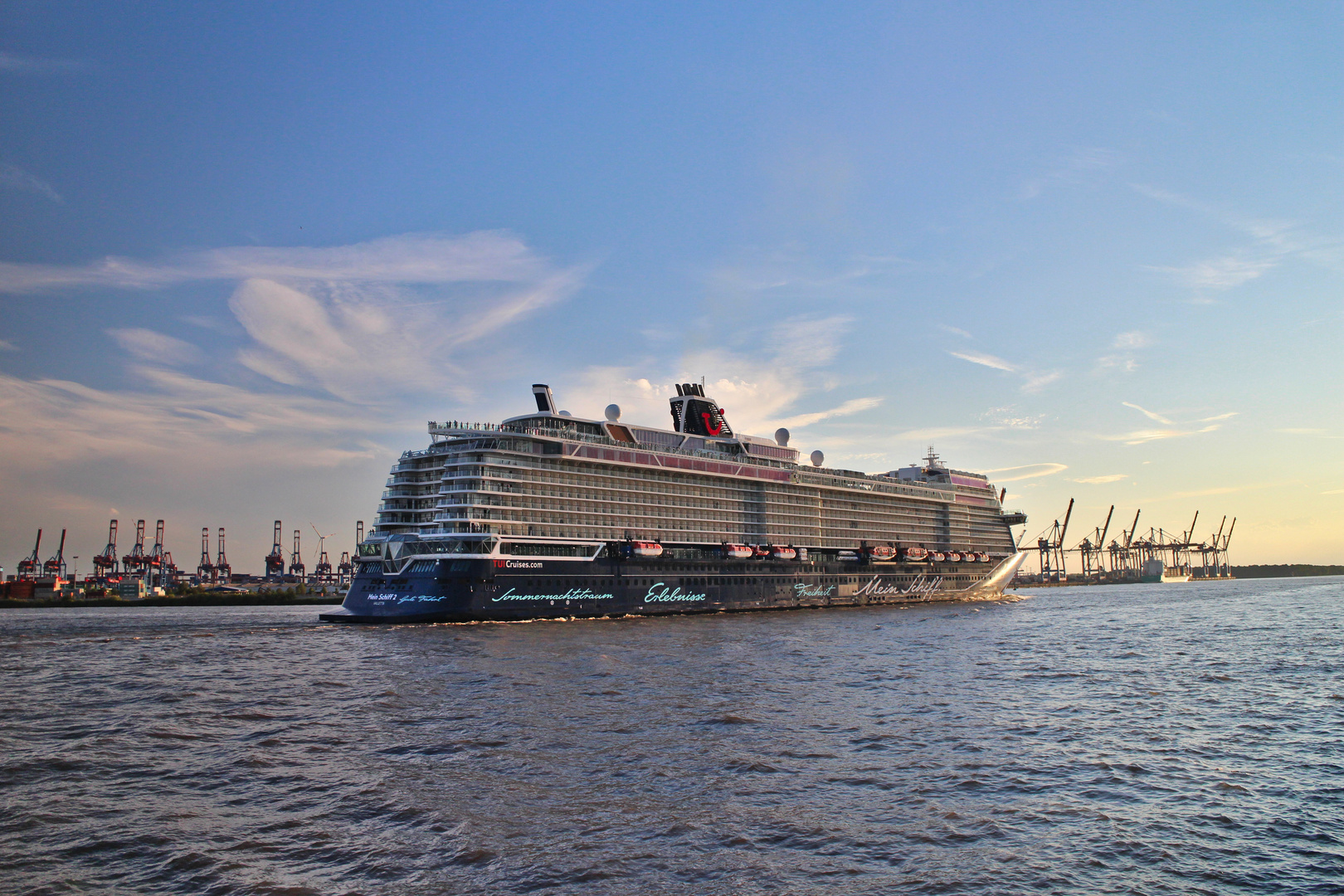 Mein Schiff 2 Im Hamburger Hafen Foto Bild Schiffe Und Seewege Motorschiffe Kreuzfahrtschiffe Bilder Auf Fotocommunity