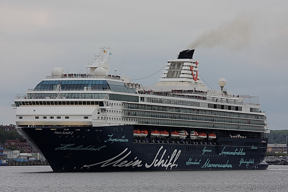 "Mein Schiff 2" in Kiel (2)