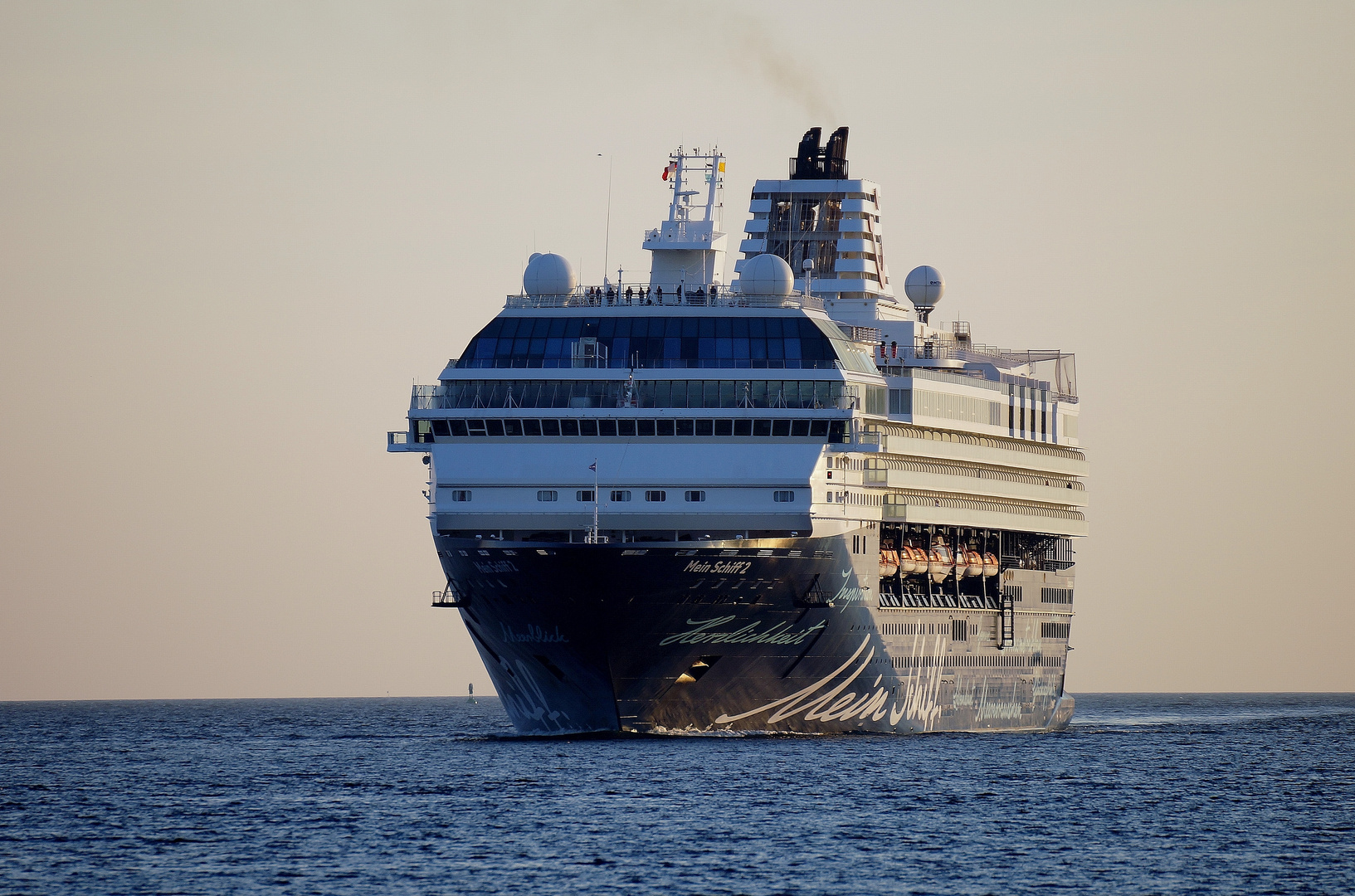 Mein Schiff 2 läuft in Kiel ein / Bild 2