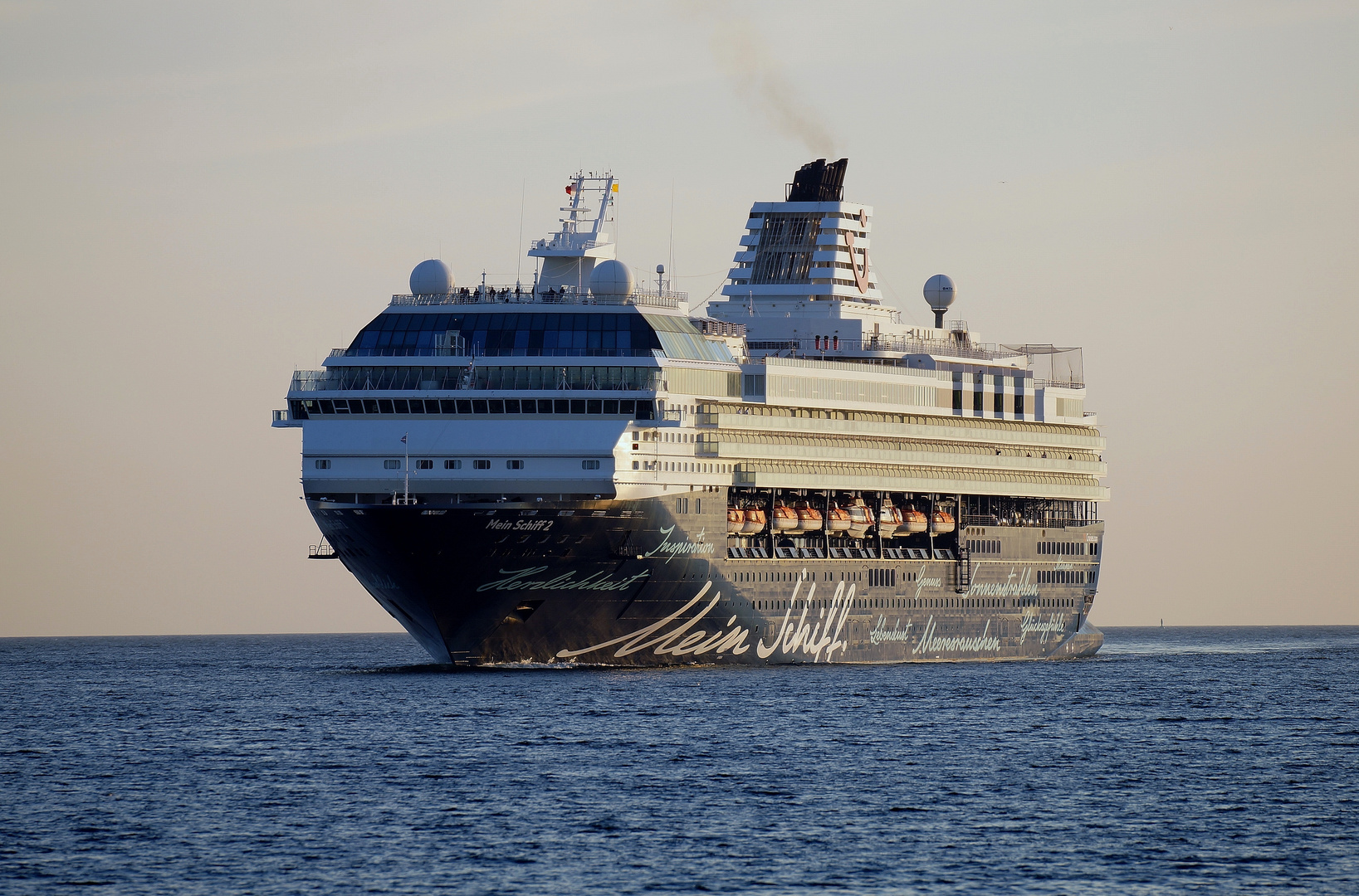 Mein Schiff 2 läuft in Kiel ein / Bild 3