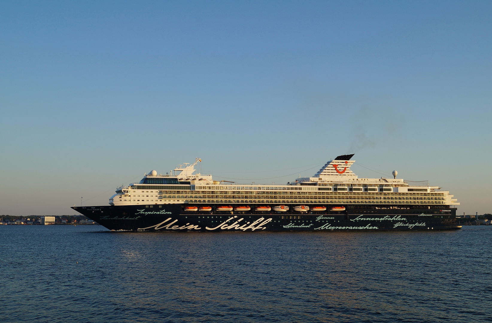 Mein Schiff 2 läuft in Kiel ein / Bild 5