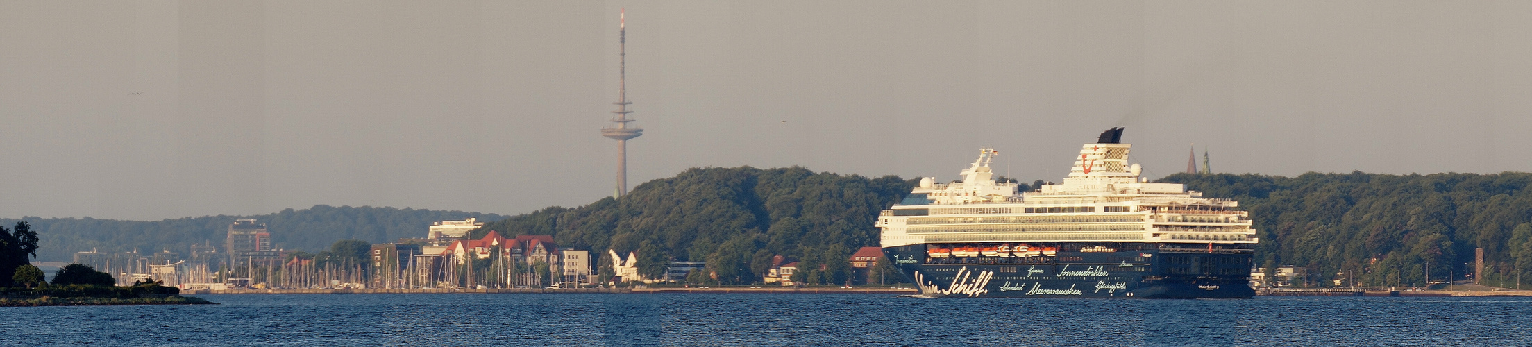 Mein Schiff 2 läuft in Kiel ein / Bild 6