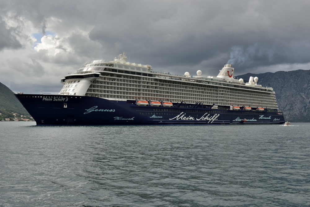 "Mein Schiff 3" der Tui vor Kotor