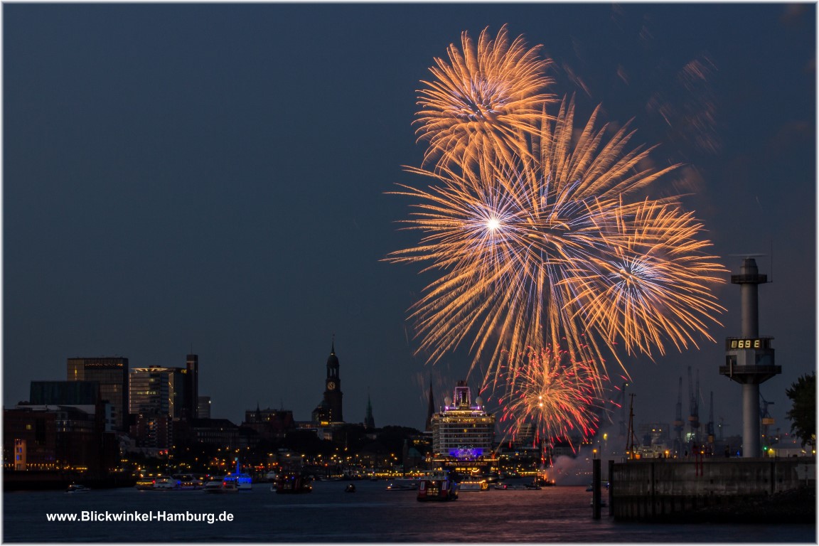 Mein Schiff 3, Feuerwerk anlässlich ihrer Taufe