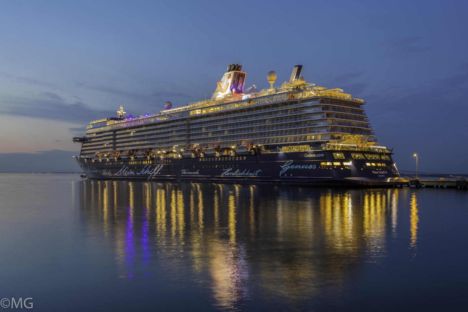 Mein Schiff 4 Foto Bild Schiffe Und Seewege Motorschiffe Himmel Universum Bilder Auf Fotocommunity