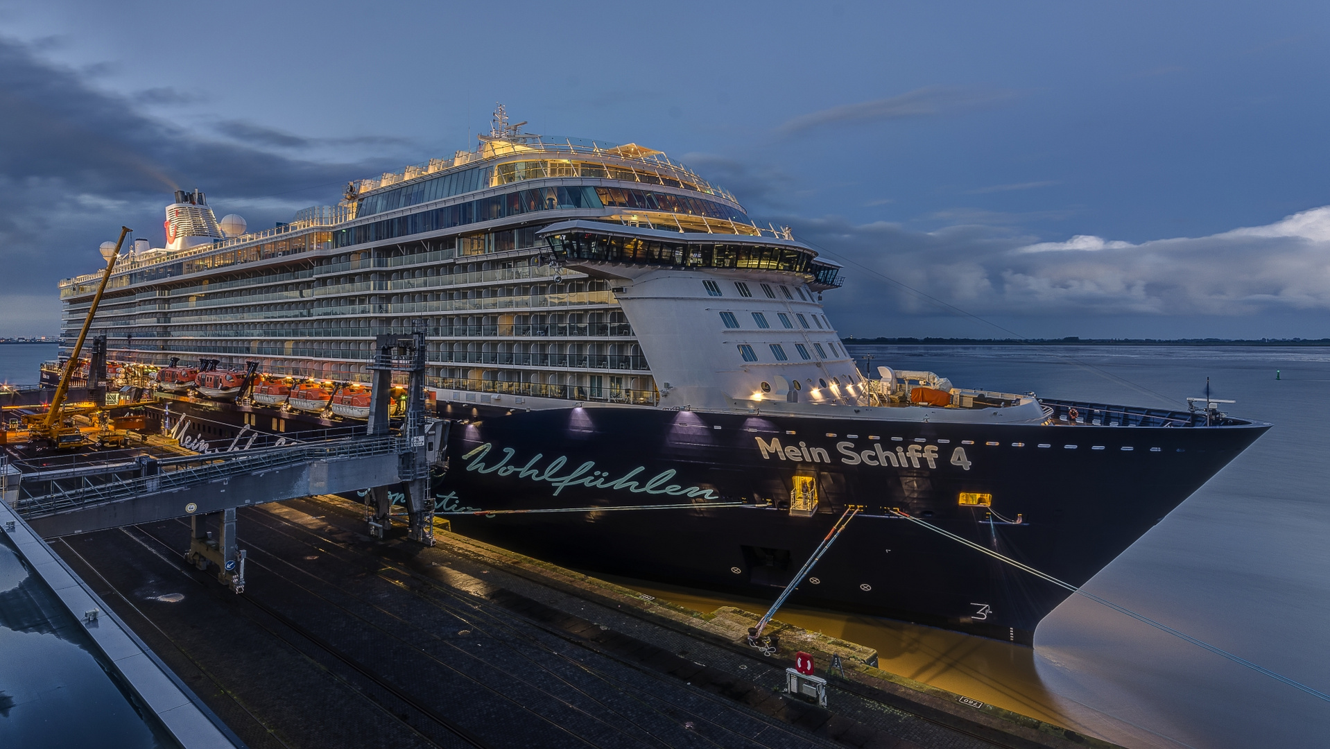 Mein Schiff 4 am 21.08.2017 in Bremerhaven