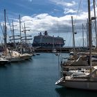 Mein Schiff 4 vor der Marina von San Sebastian