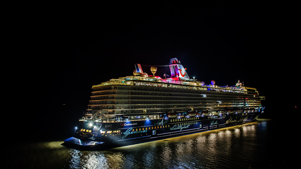 Mein Schiff 5 erreicht Bremerhaven