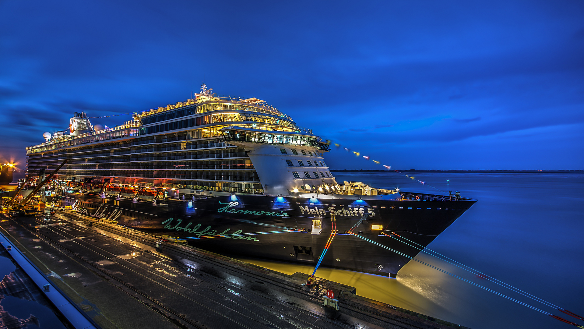 Mein Schiff 5 in Bremerhaven