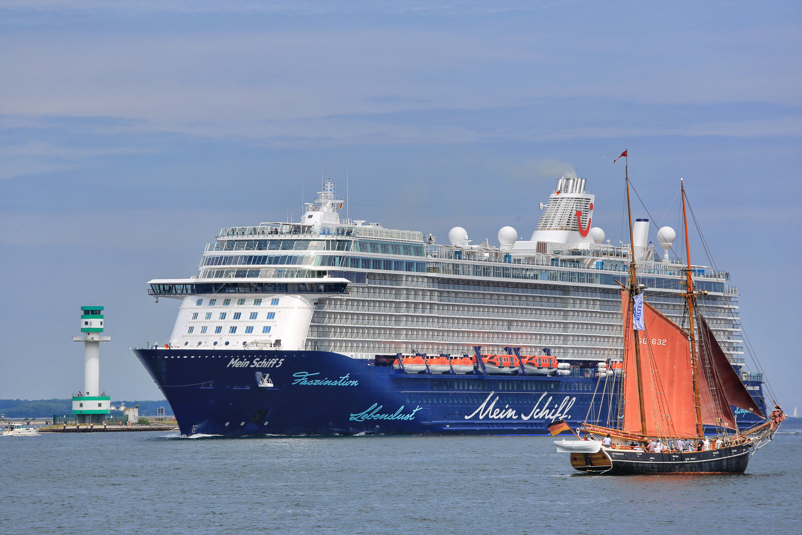 MEIN SCHIFF 5....Erstanlauf in Kiel...