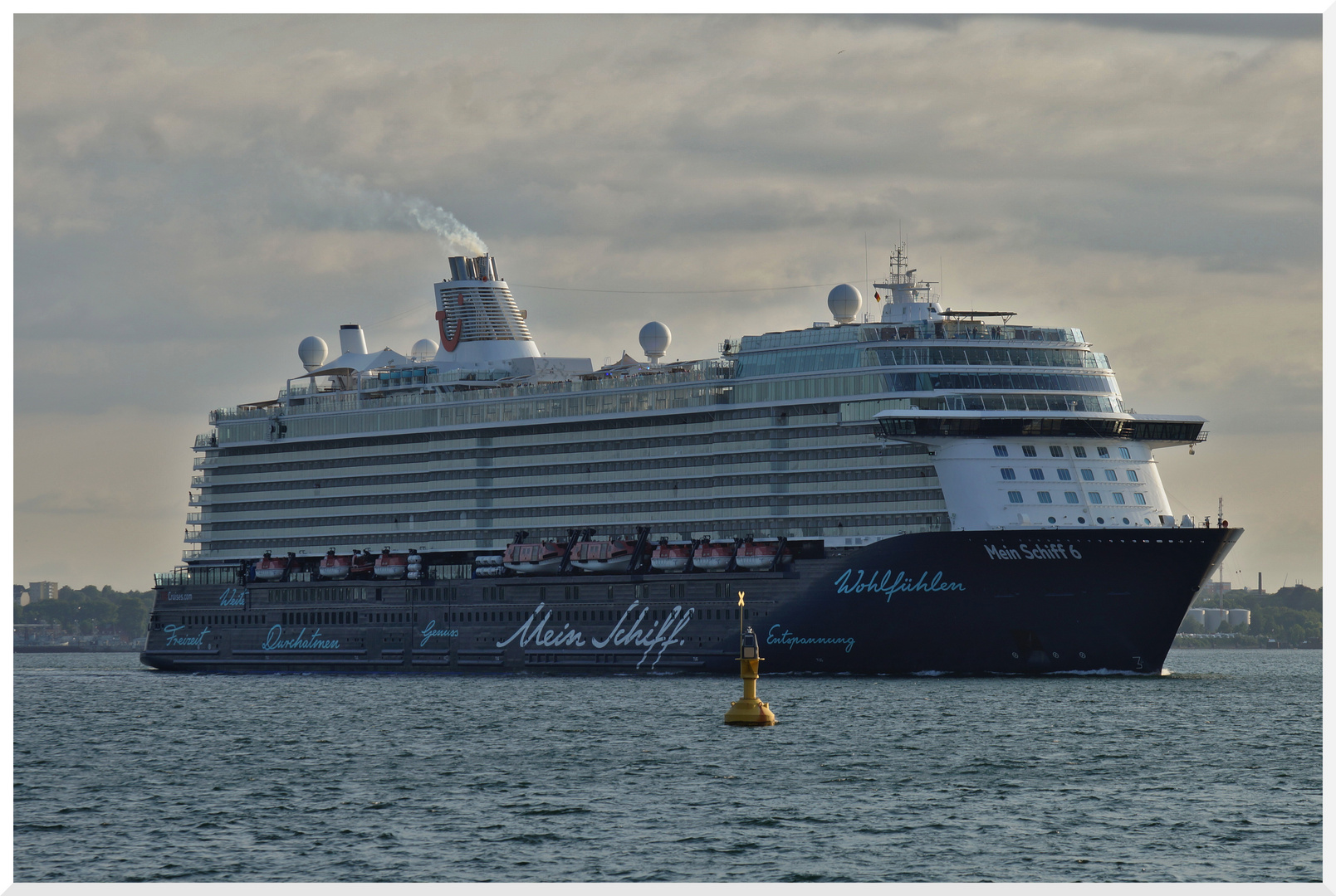 Mein Schiff 6 in der Kieler Bucht