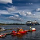 Mein Schiff auf Reede in Stockholm ...