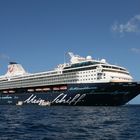 "Mein Schiff" auf Reede vor Grenada