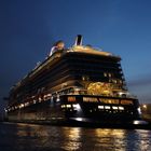 MEIN SCHIFF bei Nacht