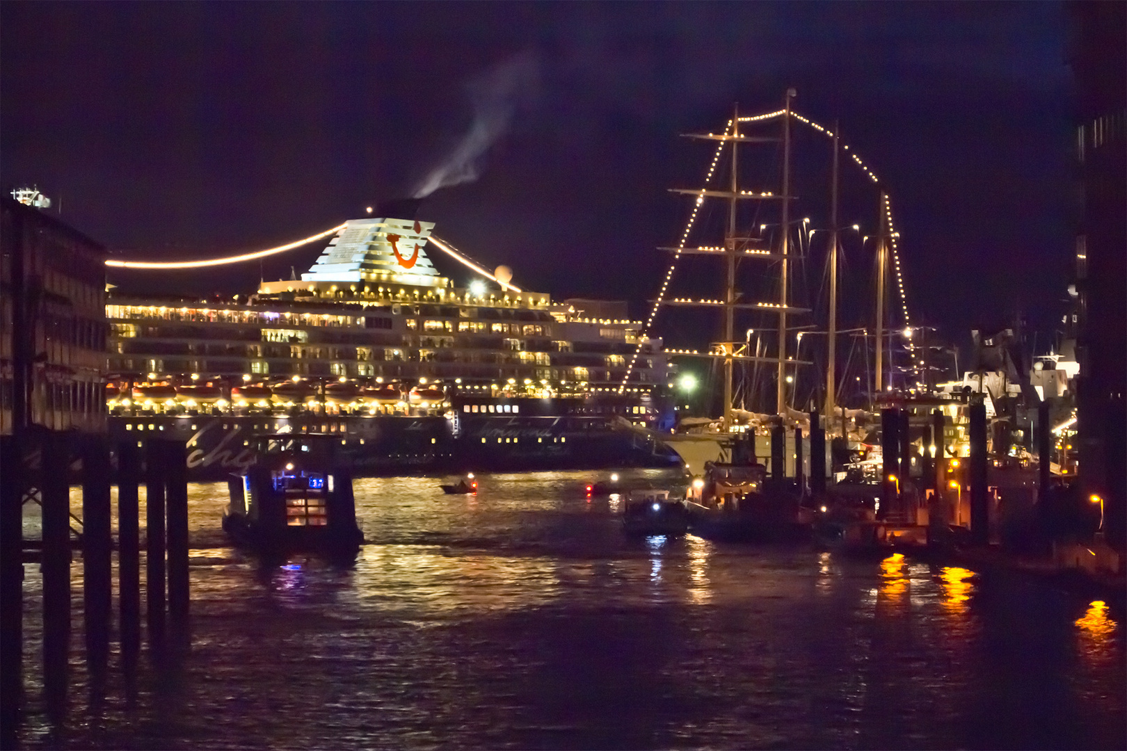 Mein Schiff beim Hafengeburtstag