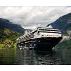 Mein Schiff im Geirangerfjord