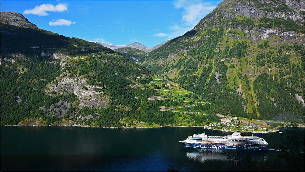 Mein Schiff vor den Adlerkehren