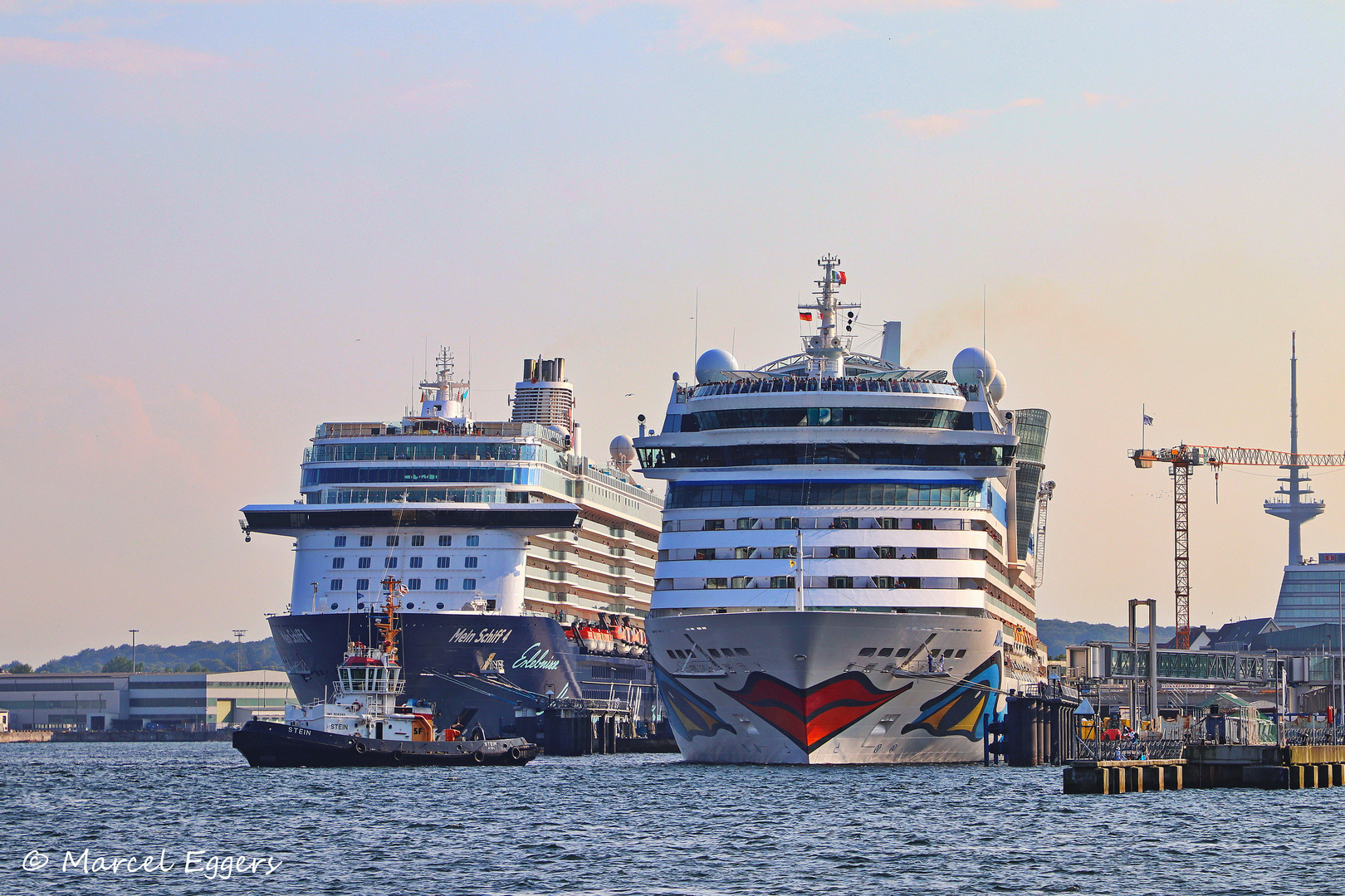 MEIN SCHIFF4 & AIDAbella am Ostseekai in Kiel 