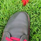 Mein Schuh und das rote Gras...