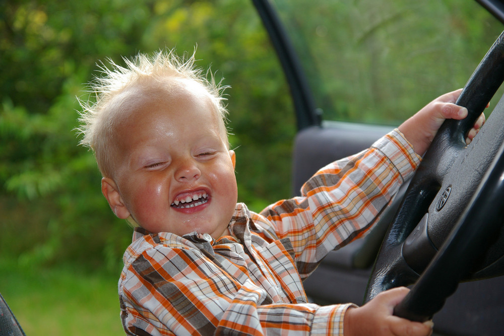 Mein Sohn beim Autofahren in Dänemark