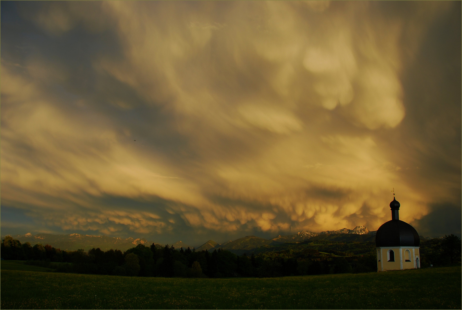 mein sonntagskircherl:wetterwolkentanz