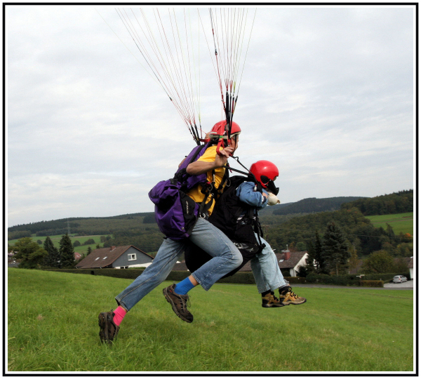 "Mein Teddy, mein Daddy und ich auf dem ersten Gleitschirm-Flug"