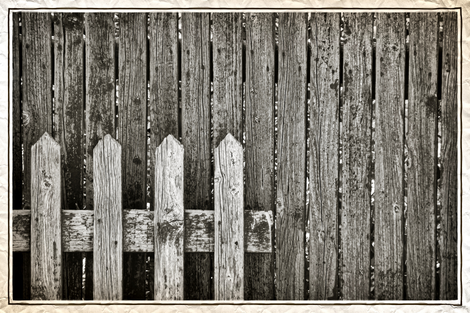 mein Zaun - dein Zaun  -  my fence - your fence .