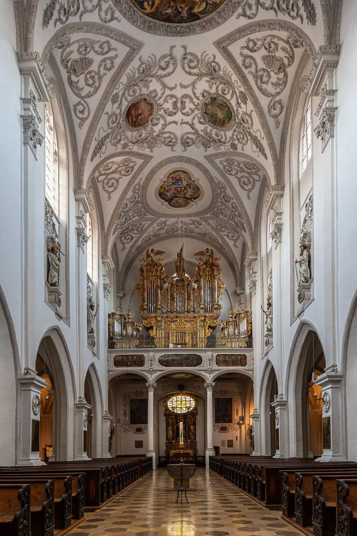 Mein"Blick zur Orgel" in der Pfarrkirche Mariä Himmelfahrt (Landsberg am Lech)